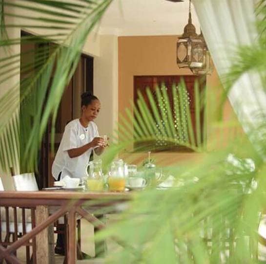 Almanara 28 Almanara-Personal-Butler1